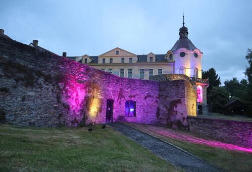 Rozsvícená tvrz v Muzeu Boženy Němcové v roce 2026